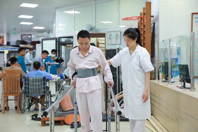 Ngành Kỹ thuật Phục hồi chức năng ra làm gì? Cơ hội việc làm và mức lương mới nhất